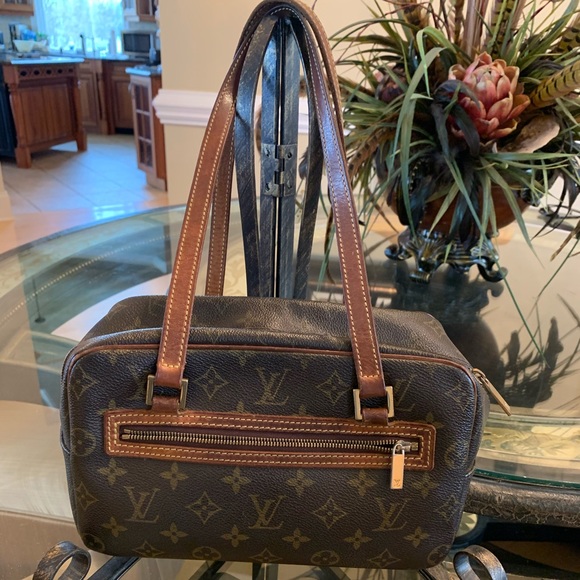 Louis Vuitton Small Cite MM Bag - Picture 2 of 8